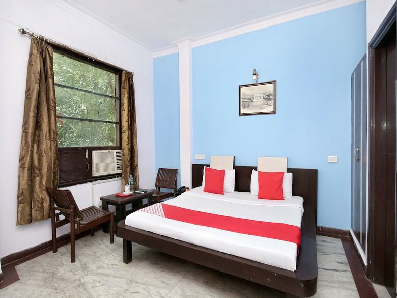 Oyo 16441 Hotel Gurjeet