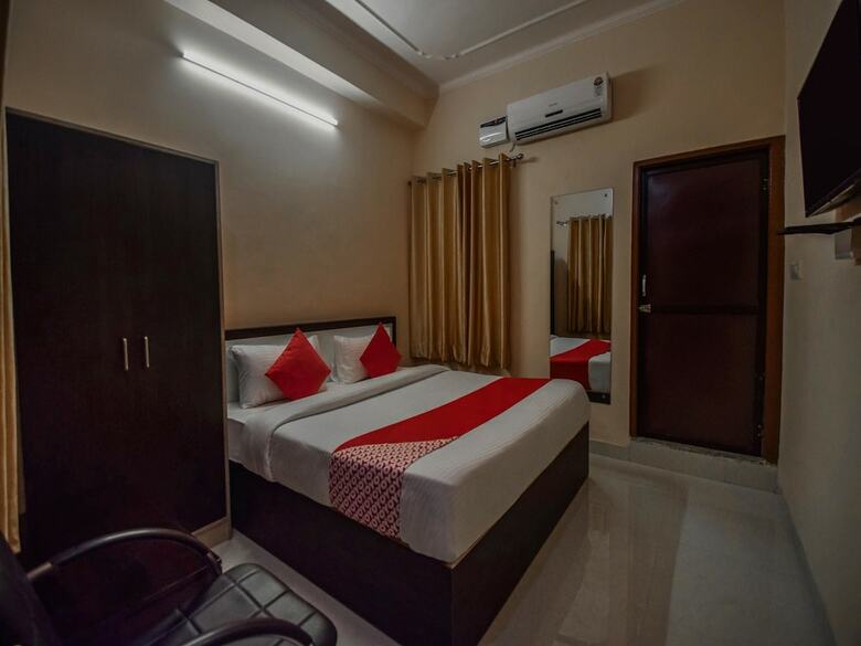 Oyo 15555 Hotel Ganesham