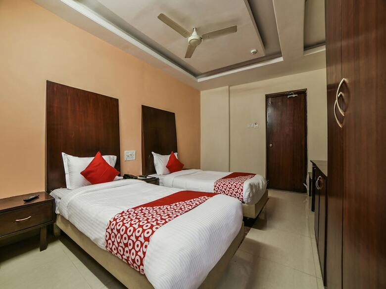 Oyo 16061 Hotel Holly Hock