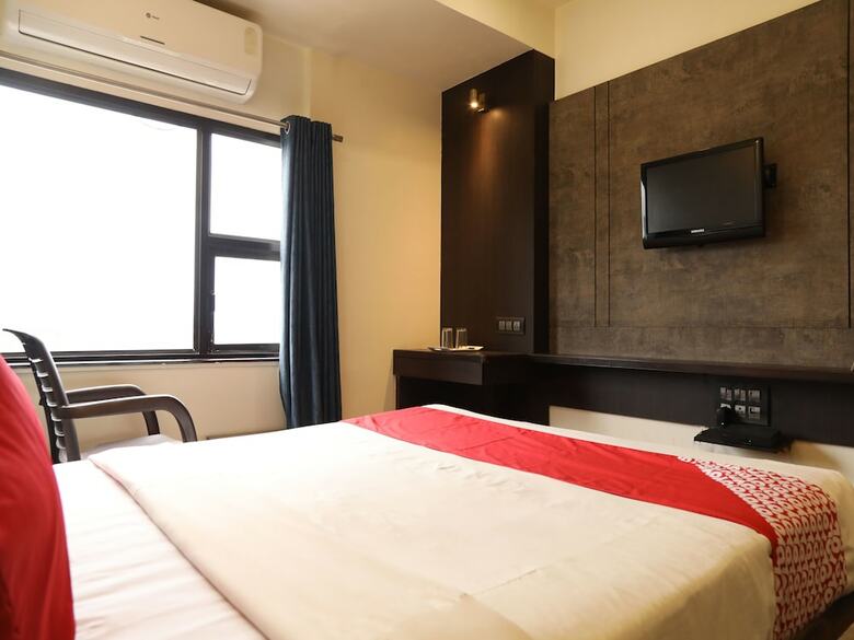 Oyo 16862 Flagship Hotel Dua Continental