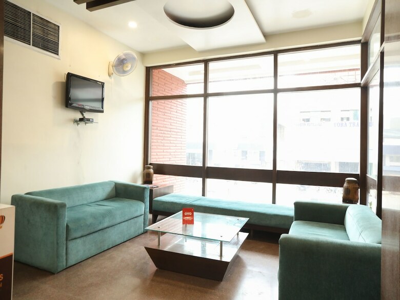 Oyo 16862 Flagship Hotel Dua Continental