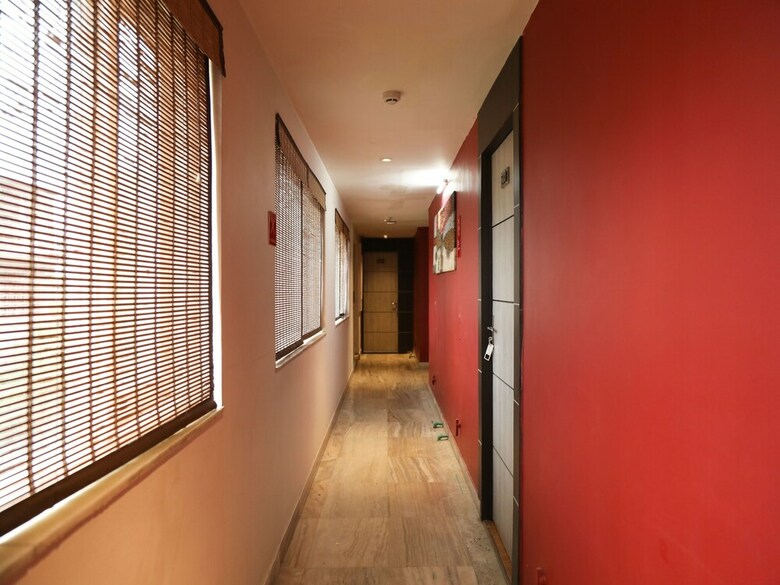 Oyo 16862 Flagship Hotel Dua Continental