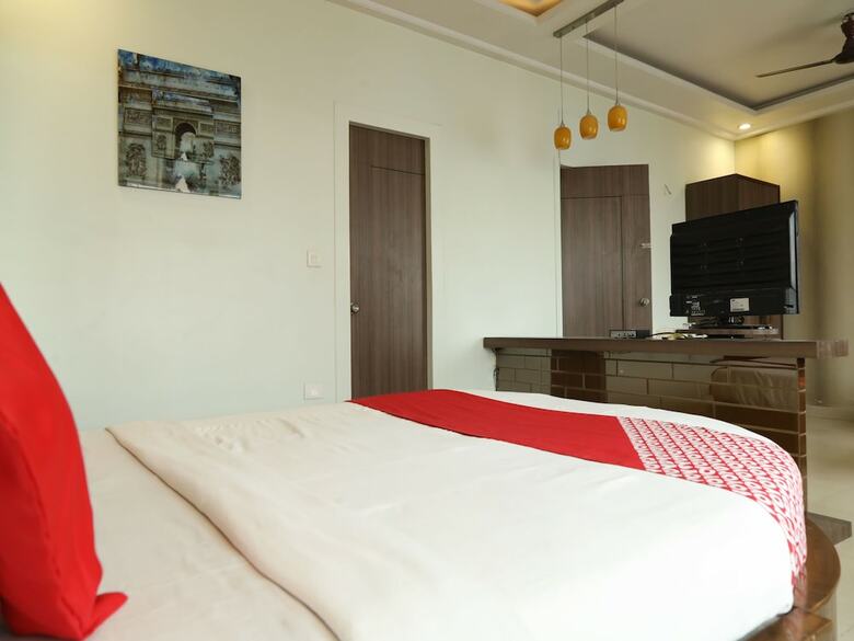 Oyo 16862 Flagship Hotel Dua Continental