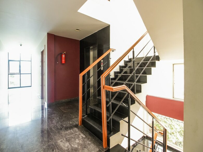 Oyo 1633 Hotel White Parrot