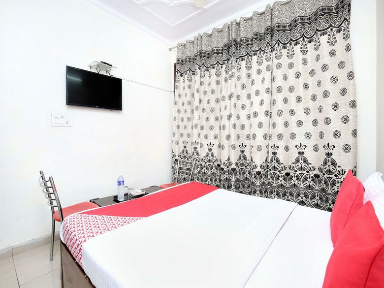 Hotel Oyo 16735 Gaurav Residency