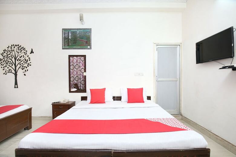 Oyo 4738 Hotel Re-birth