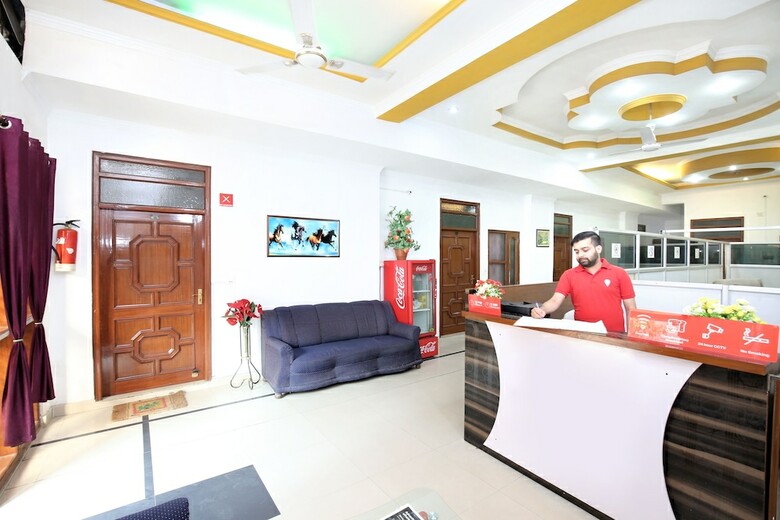 Oyo 4738 Hotel Re-birth