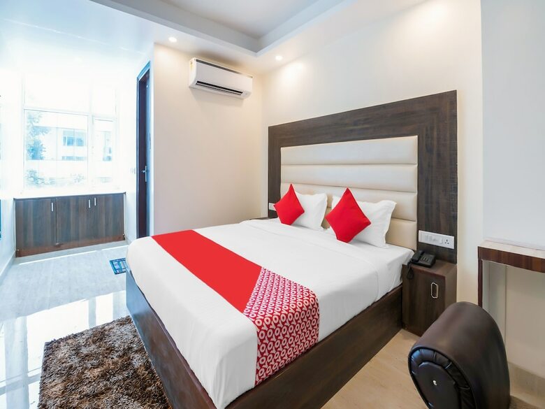 Oyo 17020 Hotel Raj Palace