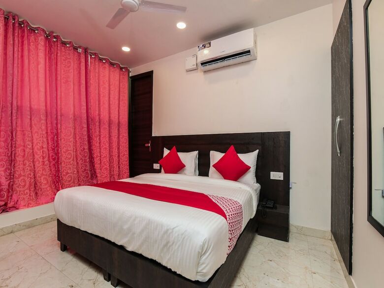 Hotel Oyo 17082 Galaxy International