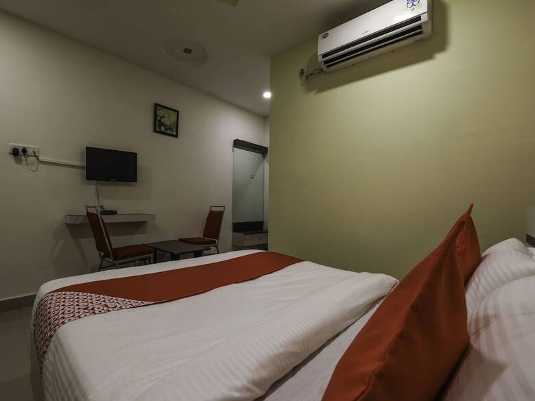 Hotel Oyo 16083 Athidi Grand