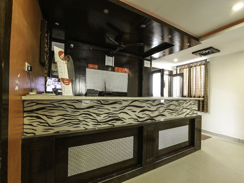 Hotel Oyo 16083 Athidi Grand