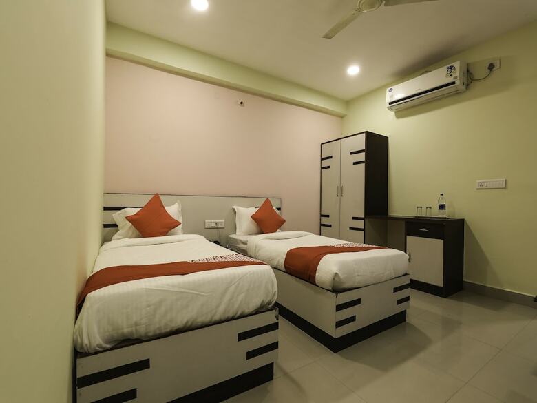 Hotel Oyo 16083 Athidi Grand
