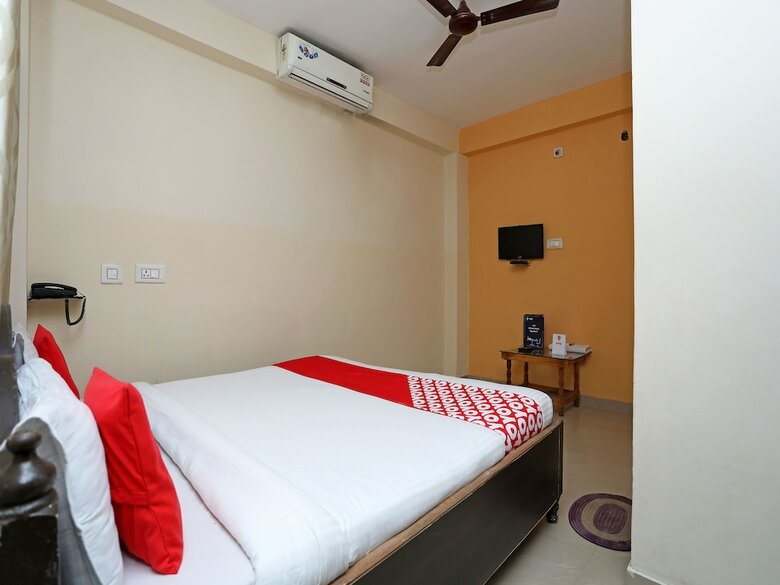 Oyo 16821 Hotel Senapati Palace