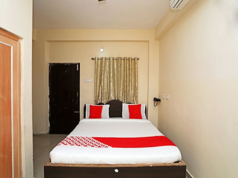 Oyo 16821 Hotel Senapati Palace