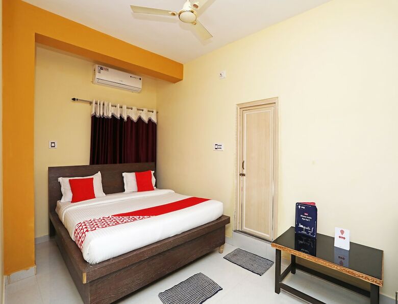 Oyo 16821 Hotel Senapati Palace