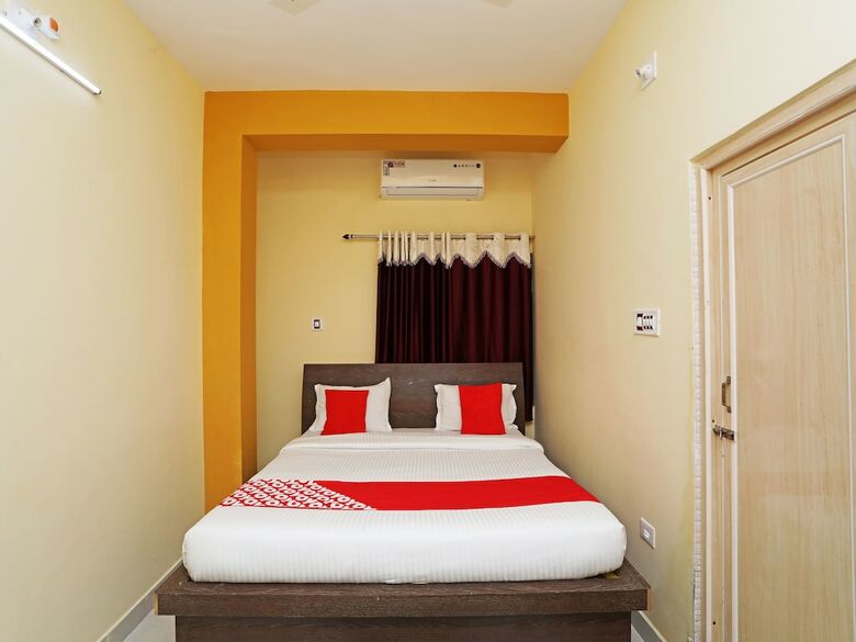 Oyo 16821 Hotel Senapati Palace