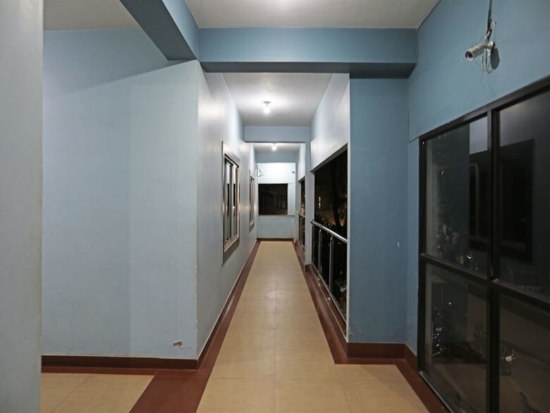 Oyo 16821 Hotel Senapati Palace