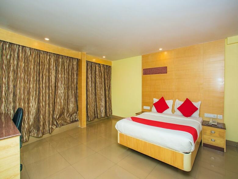 Hotel Oyo 16557 Sri Krishna International