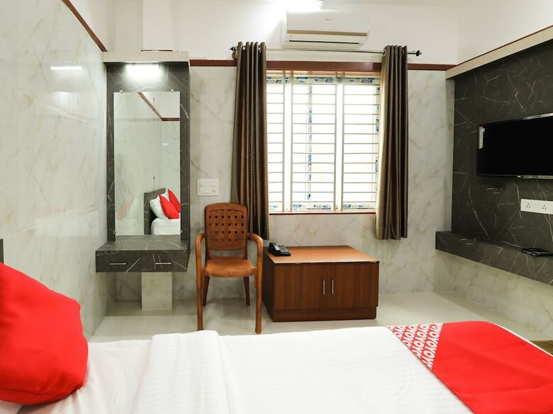 Hotel Oyo 16537 Guru Comforts
