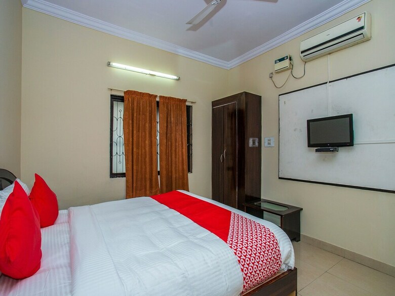 Hotel Oyo 16661 E Foods