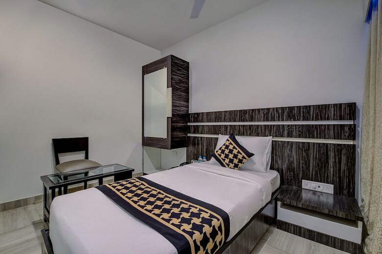 Hotel Edition O 30007 Crown Inn Panvel