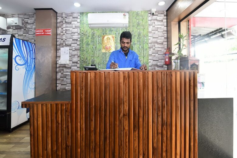 Hotel Oyo 15244 Ryan Residency