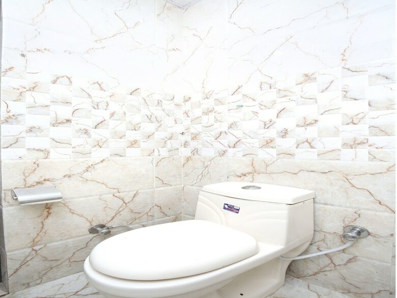 Oyo 16736 Hotel Hm Crystal
