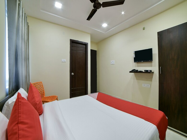 Hotel Oyo 16606 Iconic Living