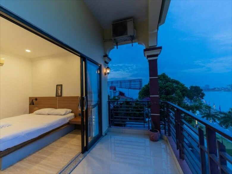 4 Rivers Hotel