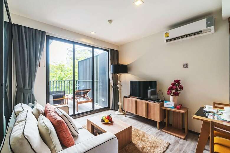The Deck Patong By Favstay