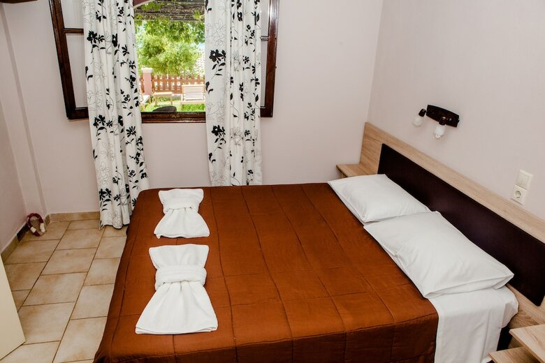 Hotel Eleana Apartments And Studios