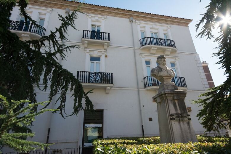 Hotel Suites And Apartment