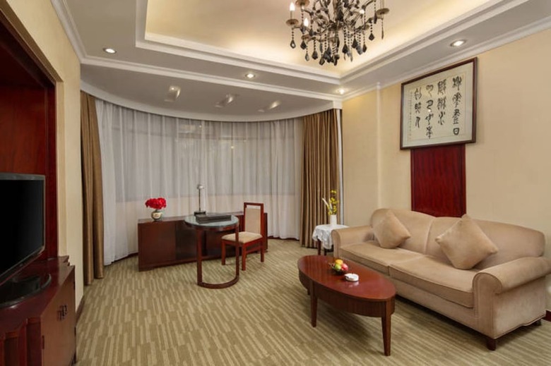 Yiyang Huatian Hotel