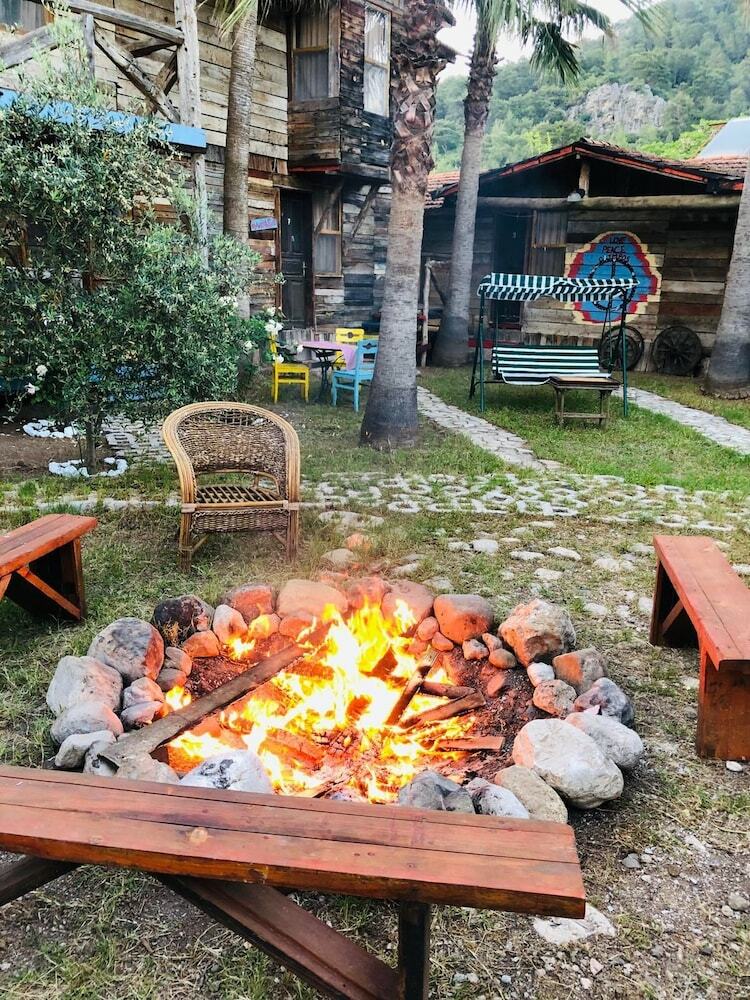 Cabana Kadir's Family House