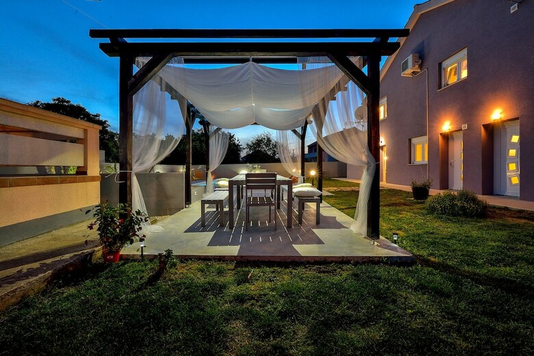 Villa Apartments Levante