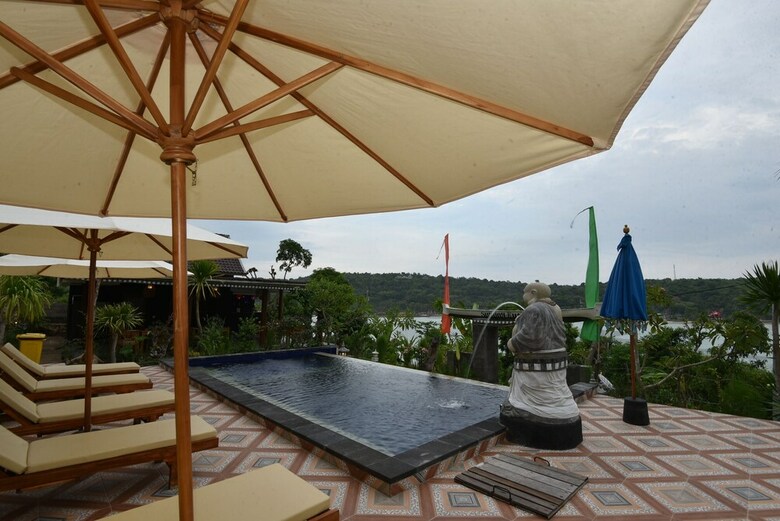 Bed & Breakfast Sunday Huts Lembongan