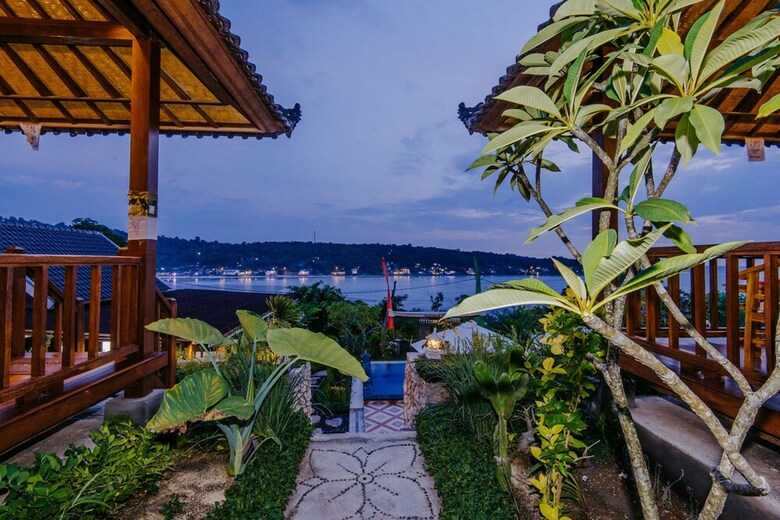Bed & Breakfast Sunday Huts Lembongan