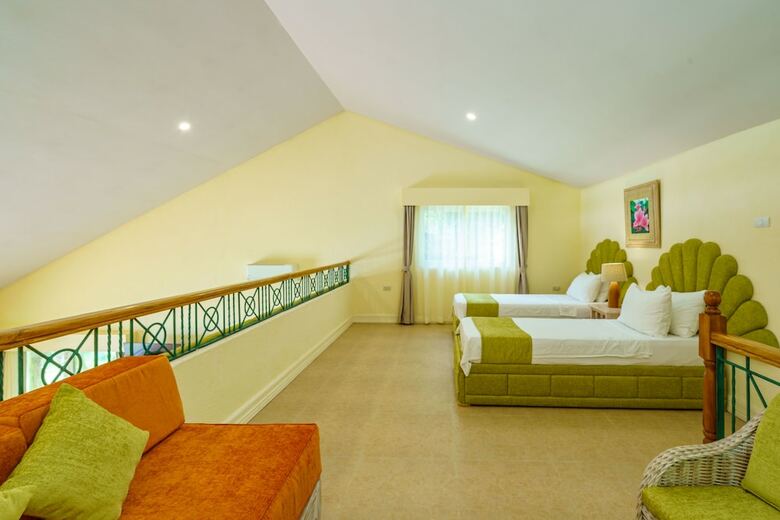 Hotel Coco Grove Beach Resort