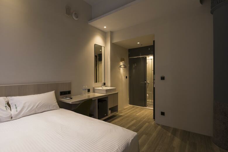 Hotel Meander 1948 Hostel - Taipei Main Station