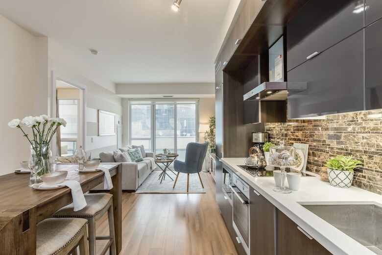 Quickstay - Stylish 2-bedroom Downtown Condo