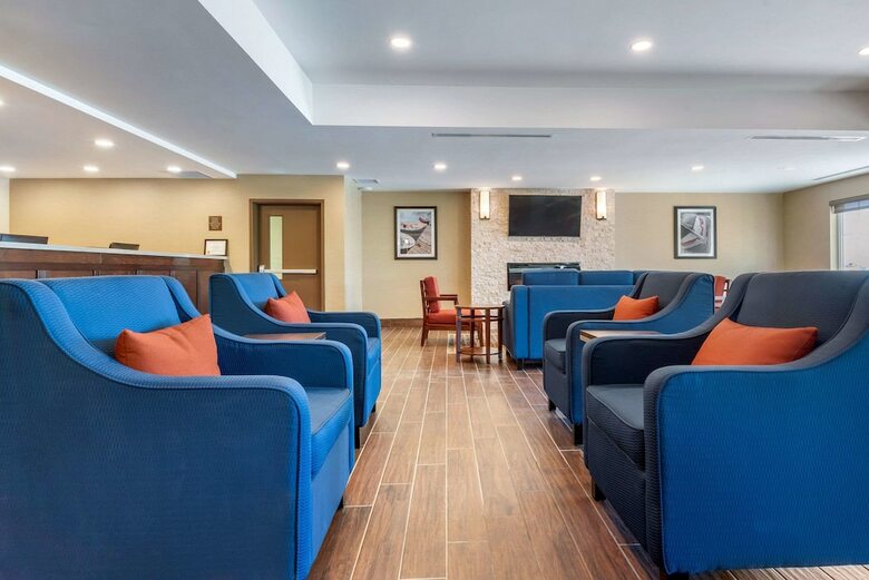 Hotel Comfort Inn & Suites