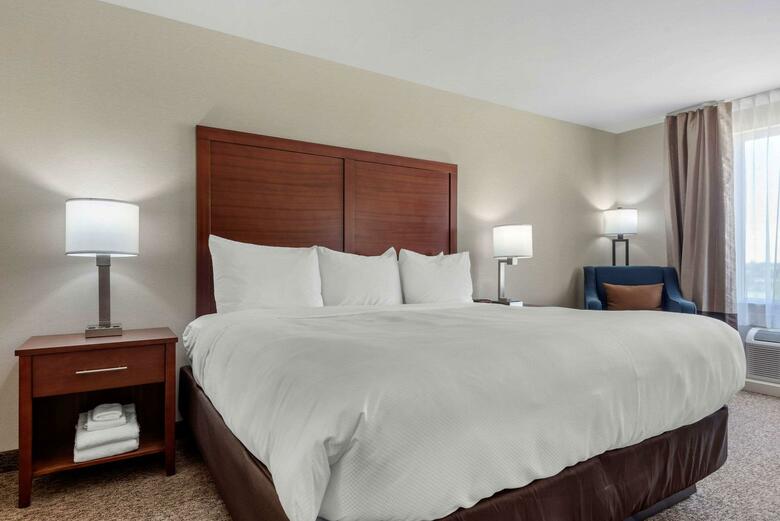 Hotel Comfort Inn & Suites