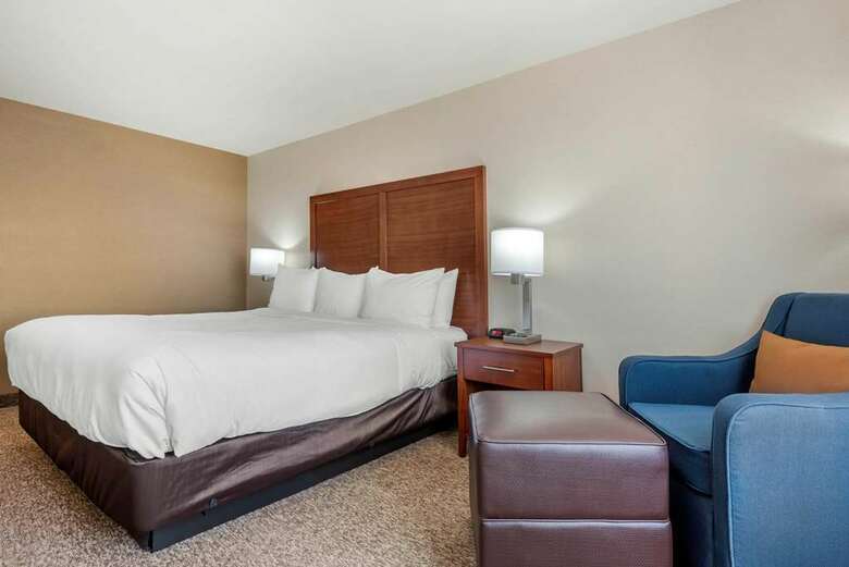 Hotel Comfort Inn & Suites
