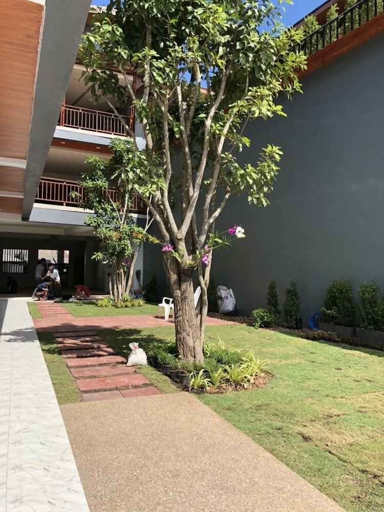 Oyo 866 Lanta Ray Bay Hotel