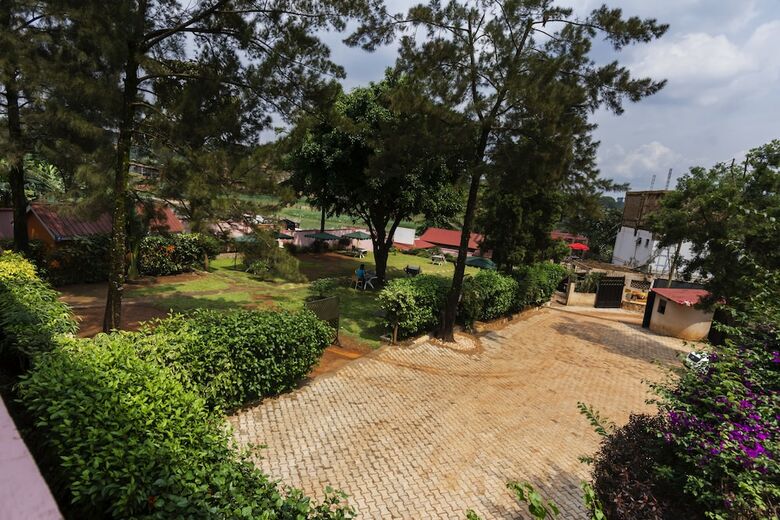 Hotel Royal Lake View Gardens