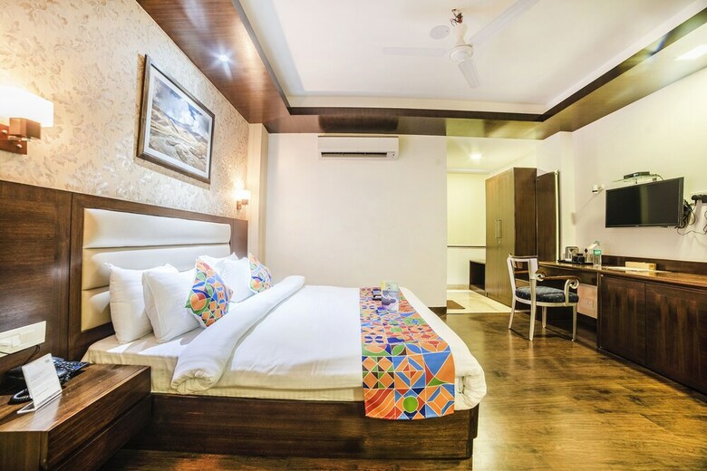 Fabhotel Galaxy Patel Nagar