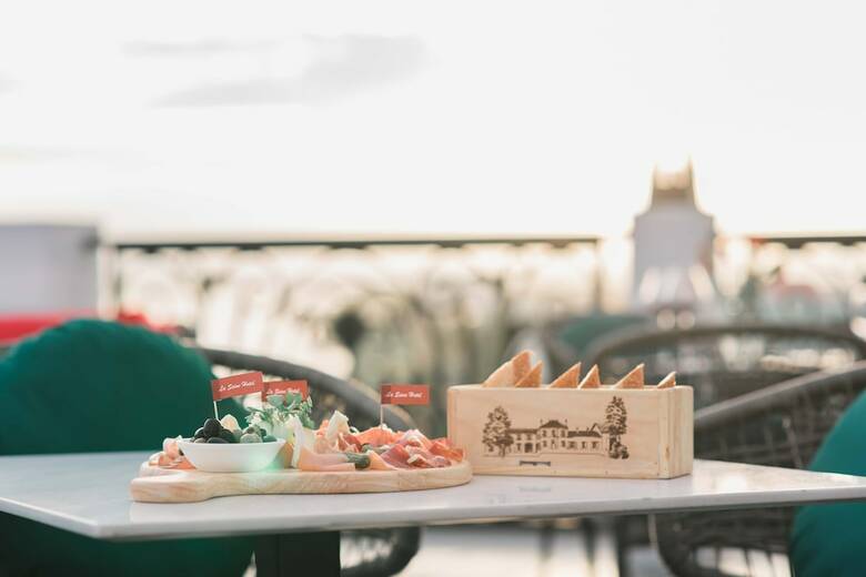 La Seine Hotel By Burasari