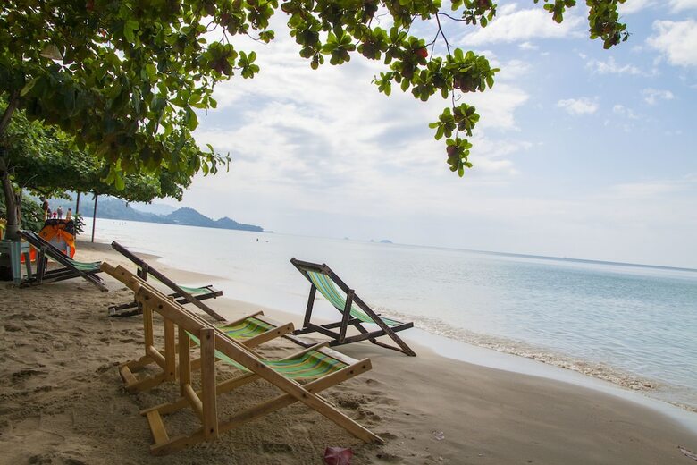 Hotel Ban Na White Sand Beach