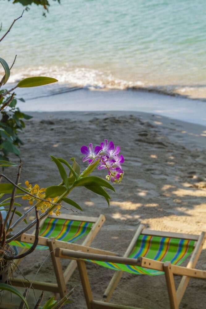 Hotel Ban Na White Sand Beach