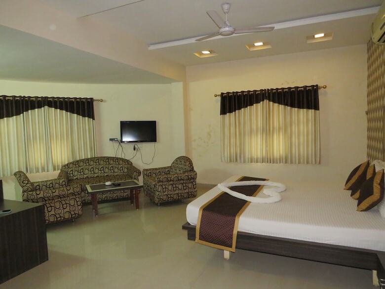 Dariyalal Hotel